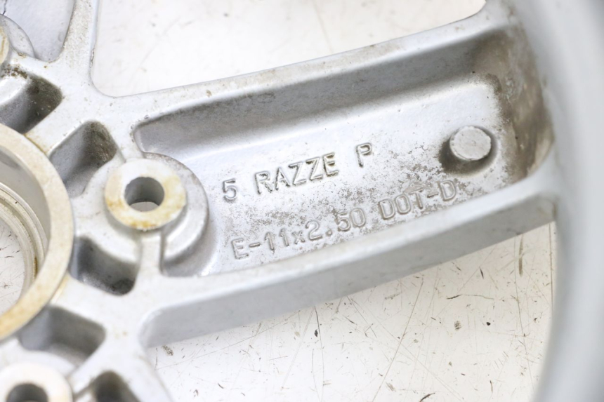 photo de FRONT WHEEL RIM PIAGGIO VESPA LX 125 (2005 - 2010) - Fixing points details