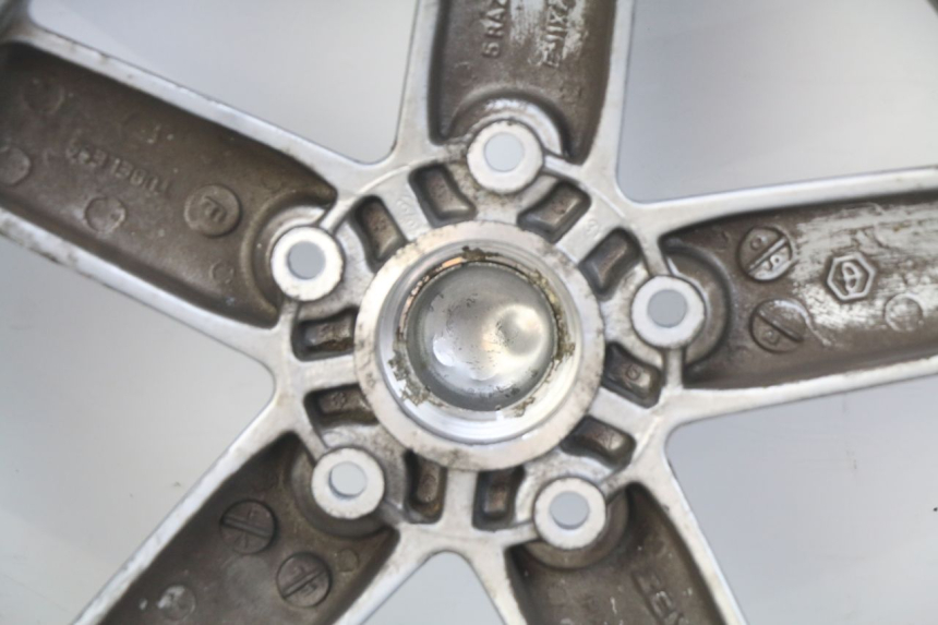 photo de FRONT WHEEL RIM PIAGGIO VESPA LXV 125 (2006 - 2009) - Fixing points details