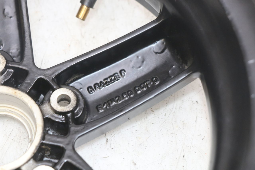 photo de FRONT WHEEL RIM PIAGGIO VESPA S 2T 50 (2007 - 2014) - Surface and material condition