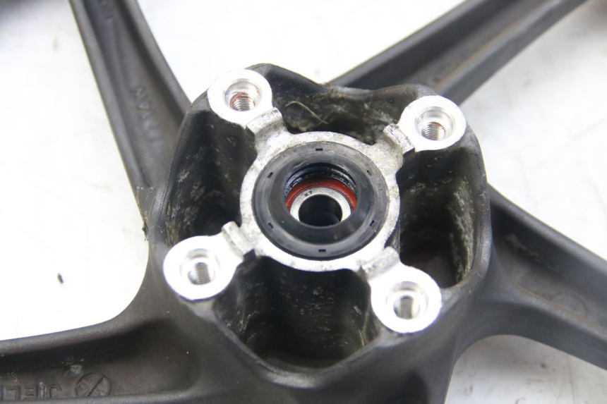 photo de FRONT WHEEL RIM HONDA VISION NSC R 50 (2013 - 2015) - Alternative perspective