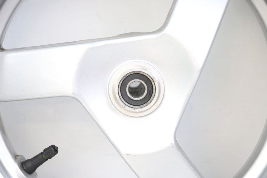 photo de FRONT WHEEL RIM PEUGEOT VIVACITY NEW 4T 50 (2008 - 2017) - Fixing points details