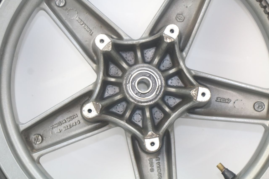 photo de FRONT WHEEL RIM PIAGGIO X7 125 (2007 - 2013) - Distinctive features