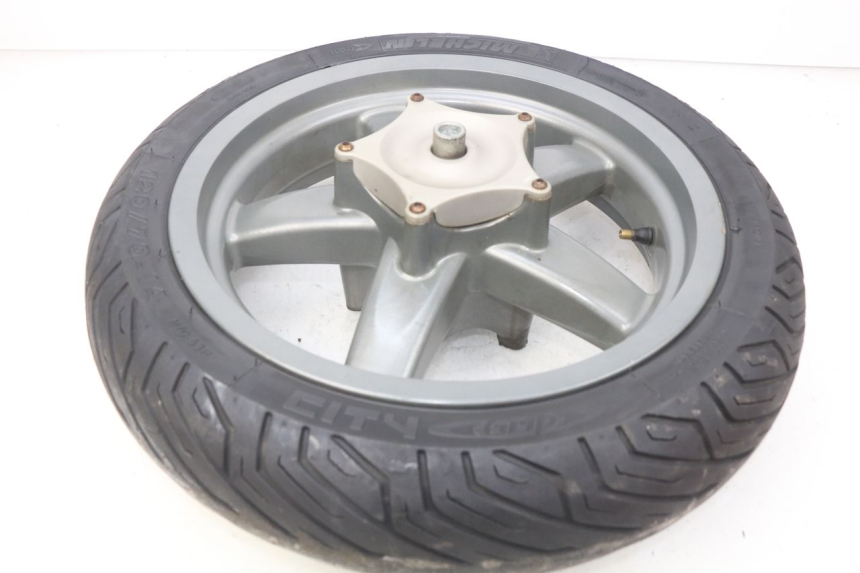 photo de FRONT WHEEL RIM PIAGGIO X7 125 (2007 - 2013) - Alternative perspective