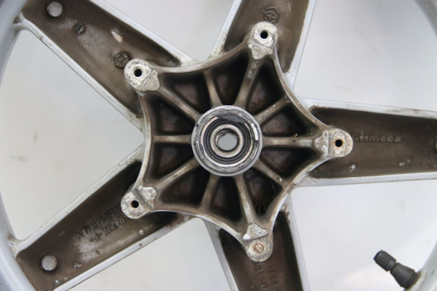 photo de FRONT WHEEL RIM PIAGGIO X8 125 (2004 - 2007) - Detailed visual inspection