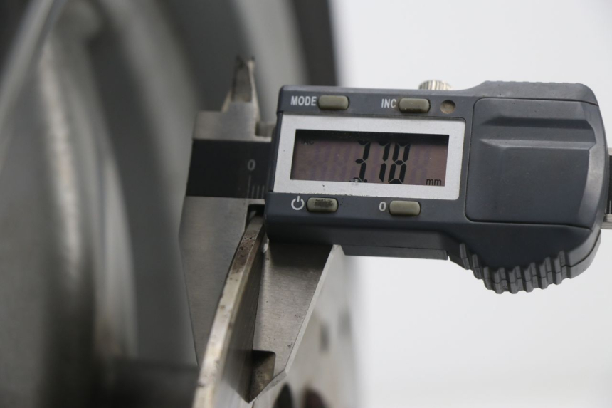 photo de FRONT WHEEL PIAGGIO X9 EVOLUTION 250 (2003 - 2007) - Alternative perspective