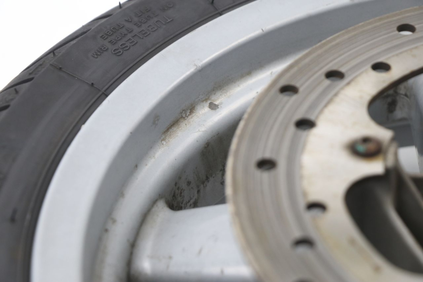 photo de FRONT WHEEL PIAGGIO X9 EVOLUTION 250 (2003 - 2007) - Surface and material condition