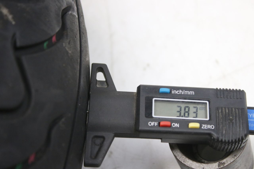 photo de FRONT WHEEL PIAGGIO X9 EVOLUTION 250 (2003 - 2007) - High-resolution close-up