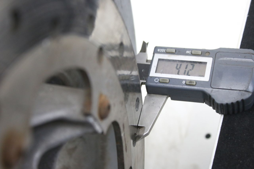 photo de FRONT WHEEL PIAGGIO X9 EVOLUTION 125 (2003 - 2007) - Zoom on usage condition