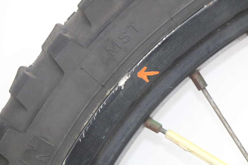 photo de FRONT WHEEL RIM PEUGEOT XP6 50 (2006 - 2011) - High-resolution close-up