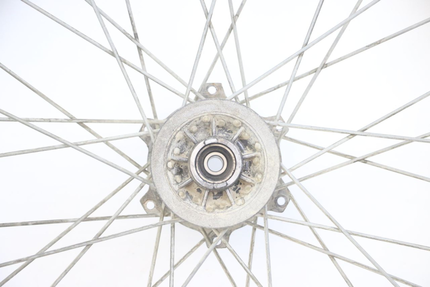 photo de FRONT WHEEL RIM PEUGEOT XP6 50 (1997 - 2003) - Focus on structure