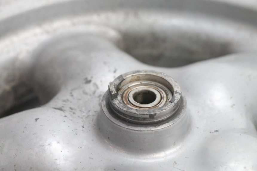 photo de FRONT RIM YAMAHA YP MAJESTY 125 (1998 - 2001) - Alternative perspective