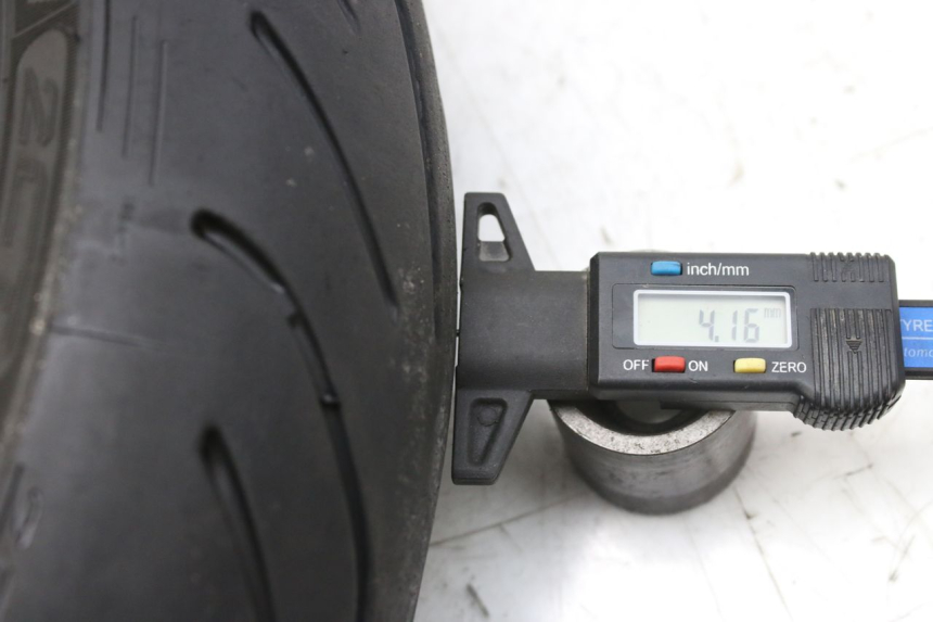 photo de FRONT WHEEL RIM YAMAHA YZF R1 1000 (2007 - 2008) - High-resolution close-up