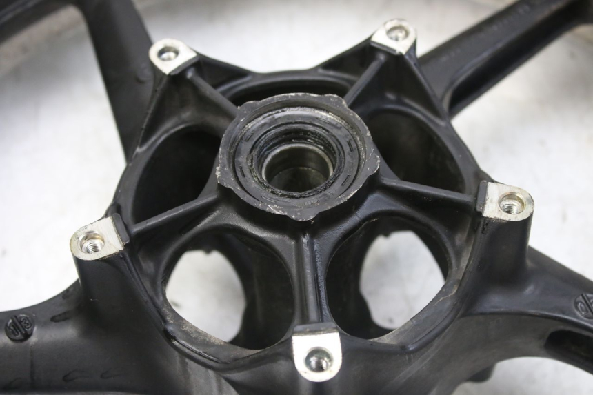 photo de FRONT WHEEL RIM YAMAHA YZF R1 1000 (2007 - 2008) - Zoom on usage condition