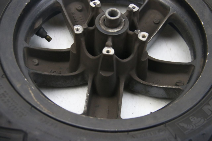 photo de FRONT WHEEL RIM PIAGGIO ZIP 2T 50 (2009 - 2019) - Focus on structure
