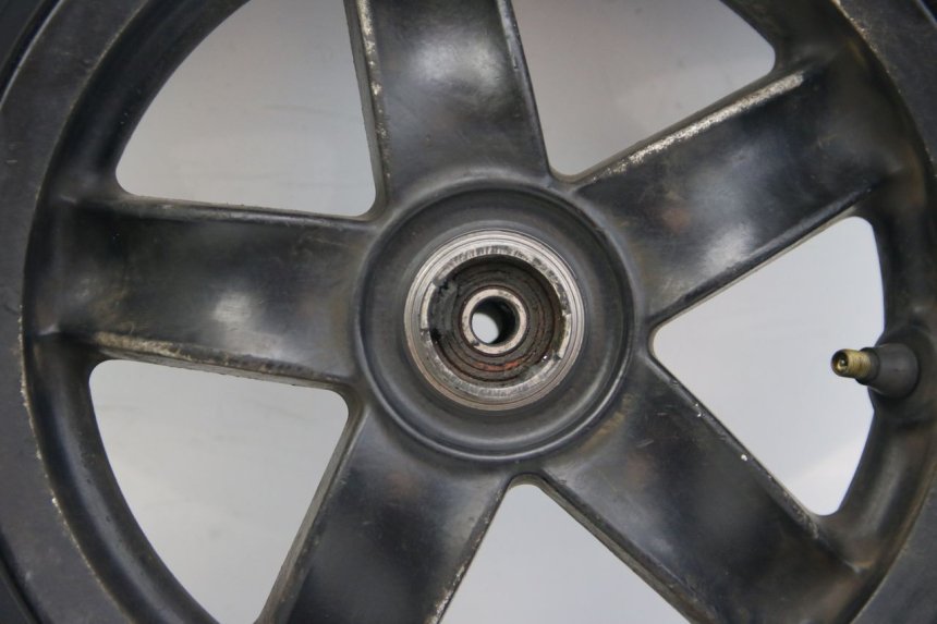 photo de FRONT WHEEL RIM PIAGGIO ZIP 2T 50 (2009 - 2019) - Alternative perspective