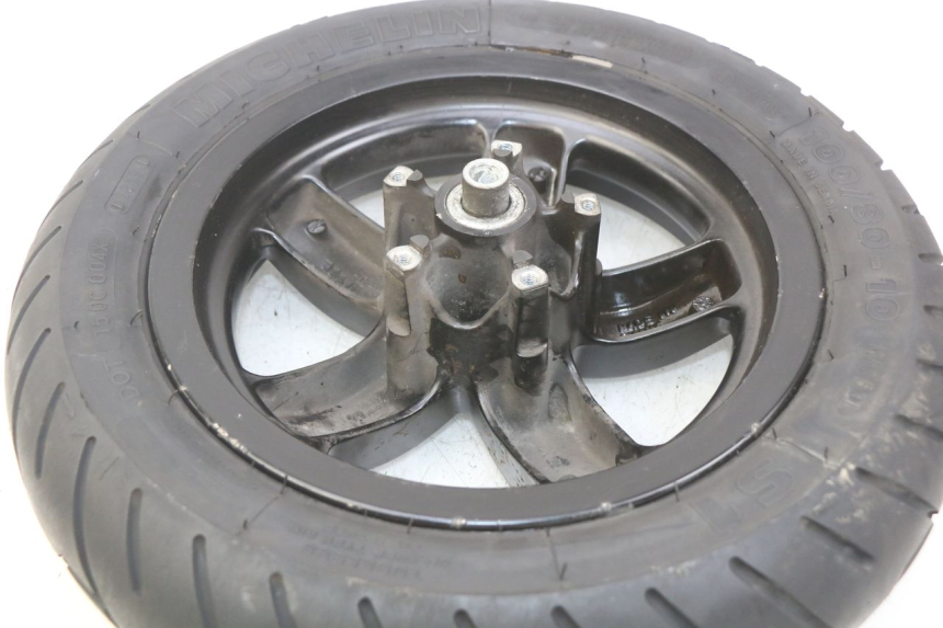 photo de FRONT WHEEL RIM PIAGGIO ZIP 4T 50 (2018 - 2020) - Zoom on usage condition