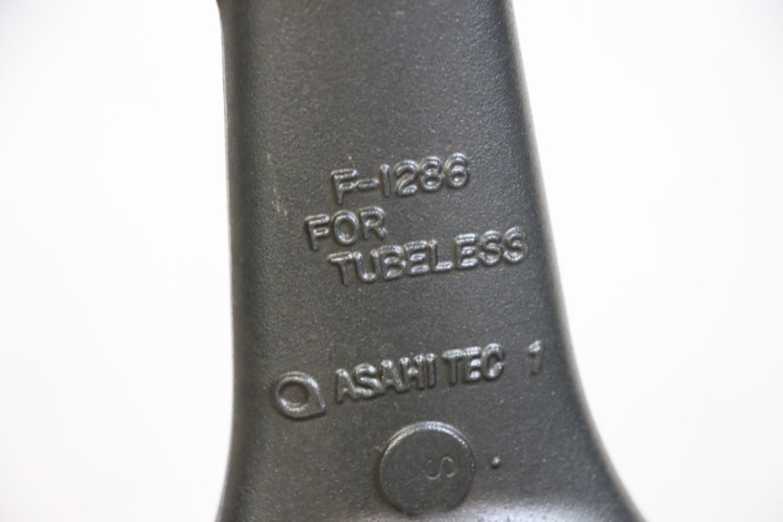 photo de FRONT RIM KAWASAKI ZR 7 750 (1999 - 2004) - Alternative perspective