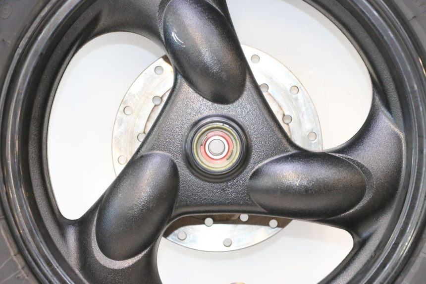photo de FRONT RIM AND TIRE KYMCO AGILITY 4T 50 (2018 - 2022) - Distinctive features