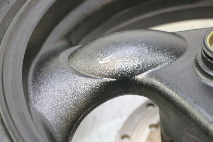 photo de FRONT RIM AND TIRE KYMCO AGILITY 4T 50 (2018 - 2022) - Technical close-up