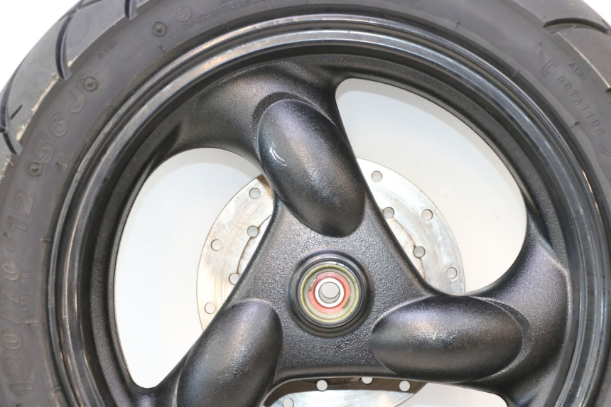 photo de FRONT RIM AND TIRE KYMCO AGILITY 4T 50 (2018 - 2022) - Surface and material condition