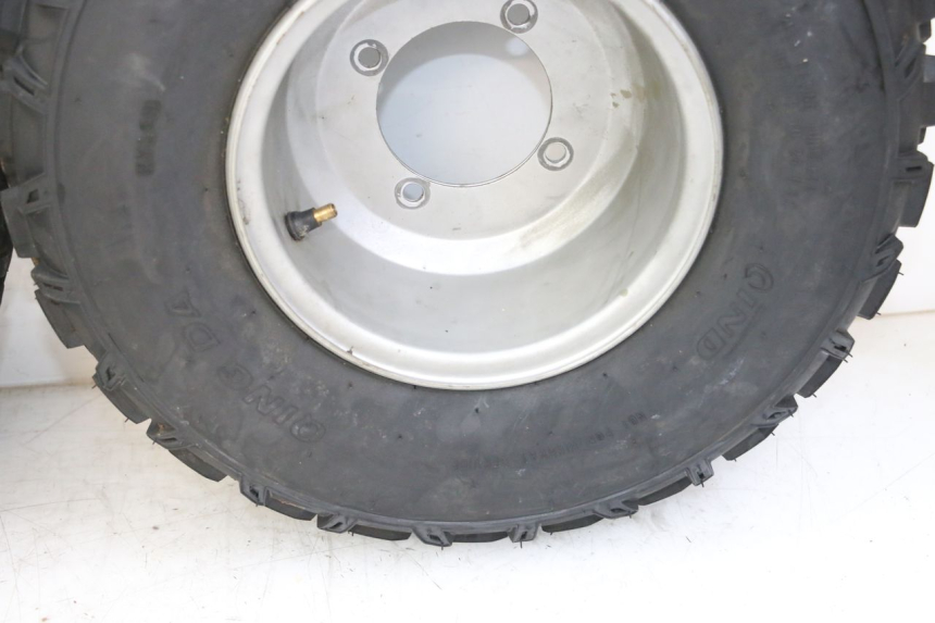photo de FRONT RIM AND TIRE ANGELL ENFANT 1 - Distinctive features