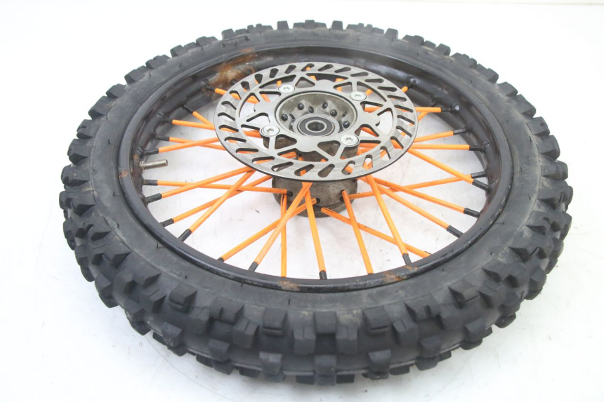 photo de FRONT RIM AND TIRE APOLLO RFZ 125 - Zoom on usage condition