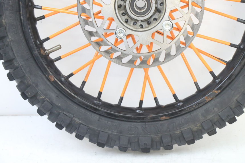 photo de FRONT RIM AND TIRE APOLLO RFZ 125 - Fixing points details