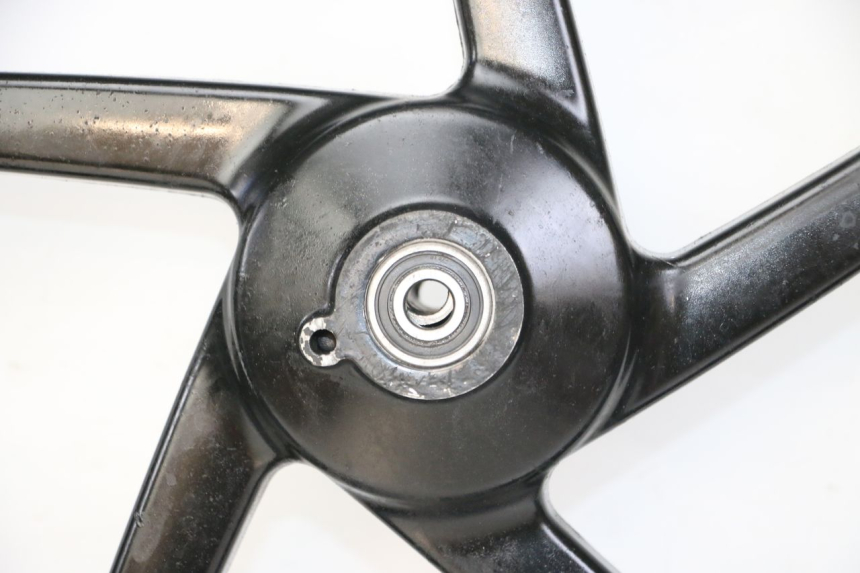 photo de FRONT RIM AND TIRE APRILIA RS 50 (1999 - 2005) - High-resolution close-up