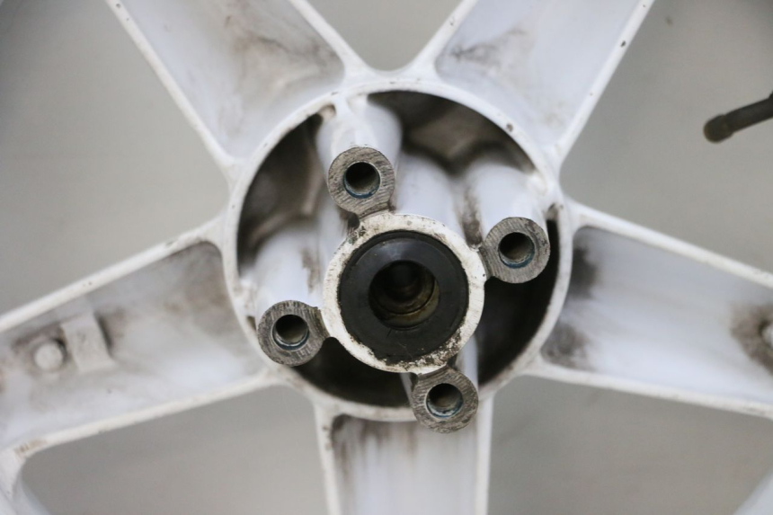 photo de FRONT RIM AND TIRE MBK BOOSTER SPIRIT NAKED 50 (2004 - 2017) - Distinctive features