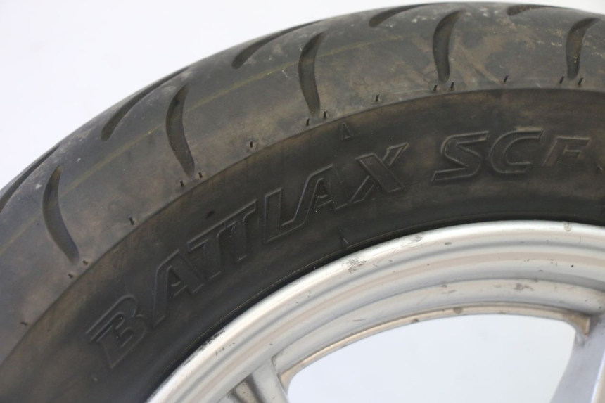 photo de FRONT RIM AND TIRE SUZUKI BURGMAN 125 (2007 - 2014) - High-resolution close-up
