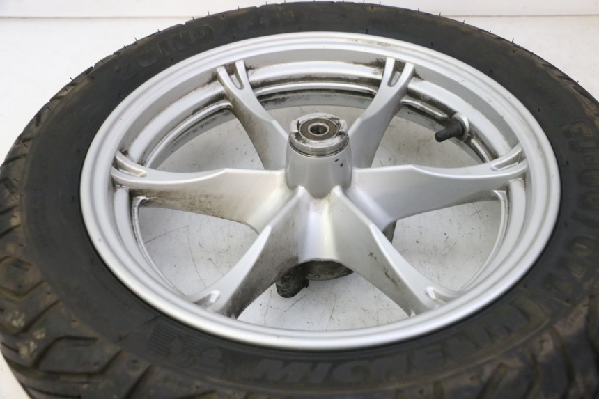 photo de FRONT RIM AND TIRE SUZUKI BURGMAN 125 (2007 - 2014) - Alternative perspective