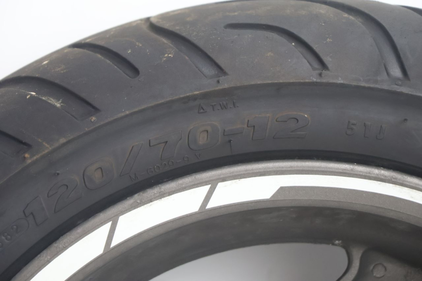 photo de FRONT RIM AND TIRE TGB CITY RS 50 (2011 - 2016) - Focus on structure