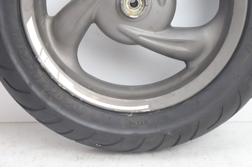 photo de FRONT RIM AND TIRE TGB CITY RS 50 (2011 - 2016) - Zoom on usage condition