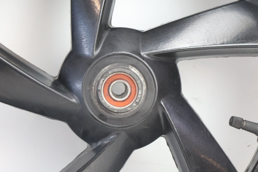 photo de FRONT RIM AND TIRE PEUGEOT CITYSTAR 2T 50 (2018 - 2021) - Alternative perspective
