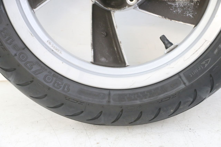 photo de FRONT RIM AND TIRE PEUGEOT CITYSTAR 50 (2013 - 2017) - High-resolution close-up