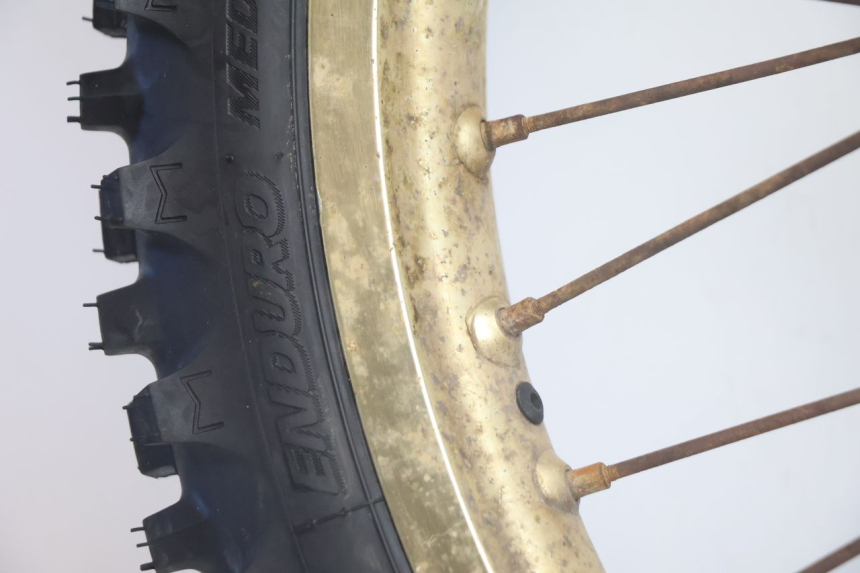 photo de FRONT RIM AND TIRE SUZUKI DR S 600 (1985 - 1989) - Supplementary product photo