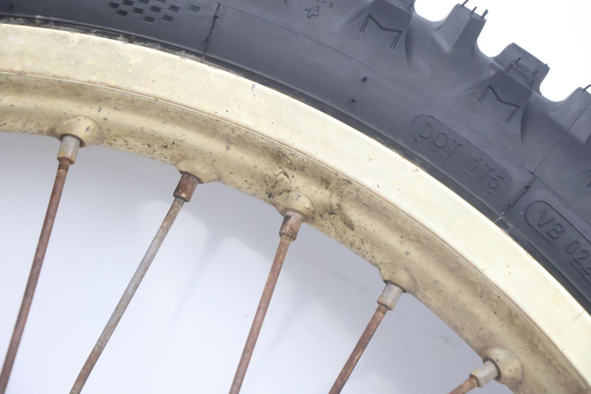 photo de FRONT RIM AND TIRE SUZUKI DR S 600 (1985 - 1989) - Surface and material condition