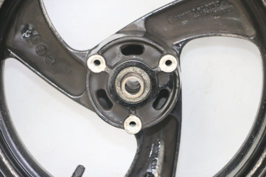 photo de FRONT RIM AND TIRE PEUGEOT ELYSTAR 50 (2002 - 2014) - High-resolution close-up