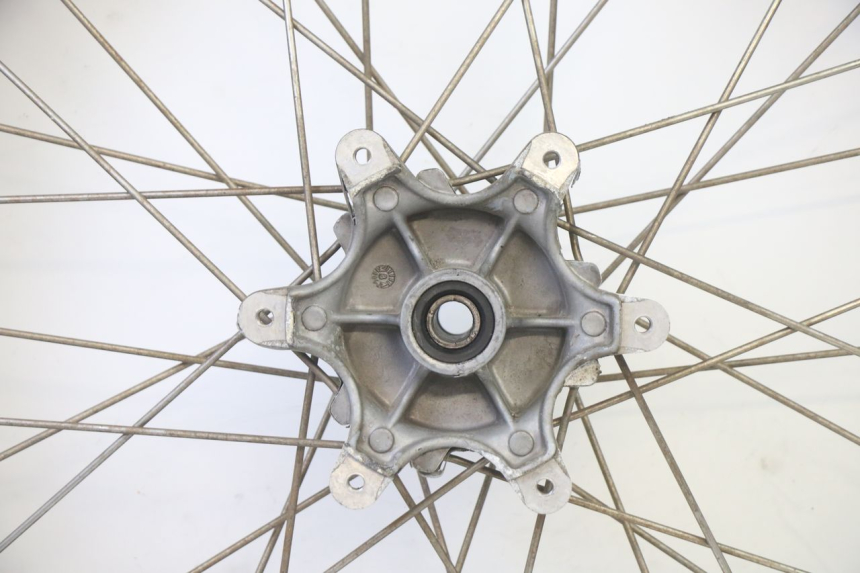 photo de FRONT RIM AND TIRE APRILIA ETX 125 (1998 - 2002) - Additional view of the item