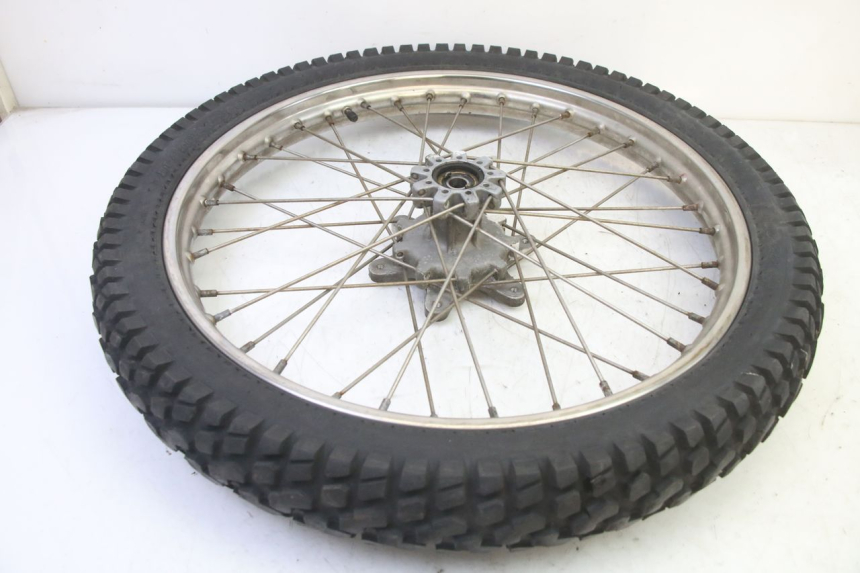 photo de FRONT RIM AND TIRE APRILIA ETX 125 (1998 - 2002) - Surface and material condition