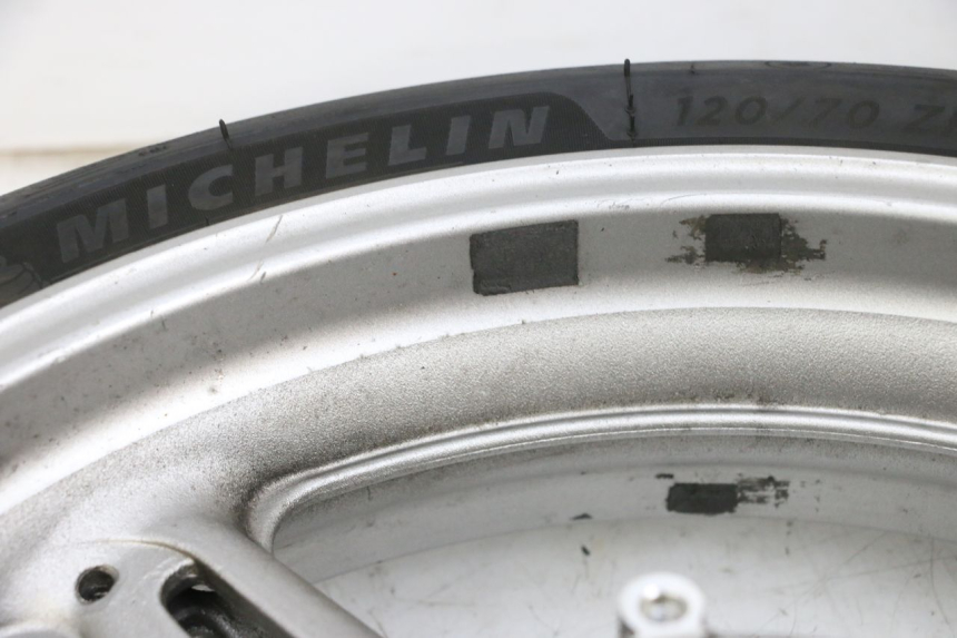 photo de FRONT RIM AND TIRE YAMAHA FJR ABS 1300 (2006 - 2012) - Technical close-up