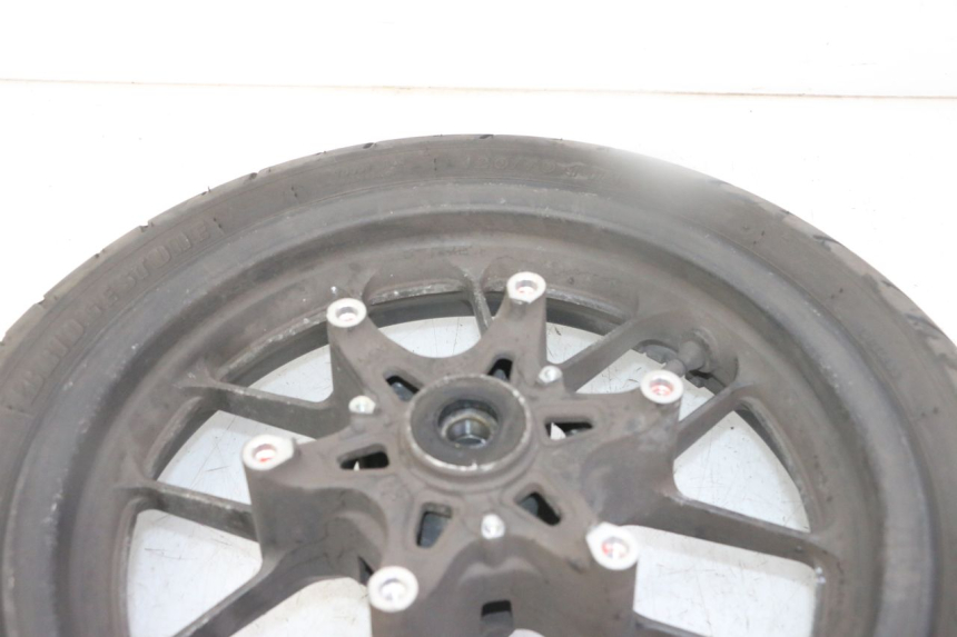 photo de FRONT RIM AND TIRE HONDA FORZA ABS 300 (2013 - 2017) - Surface and material condition