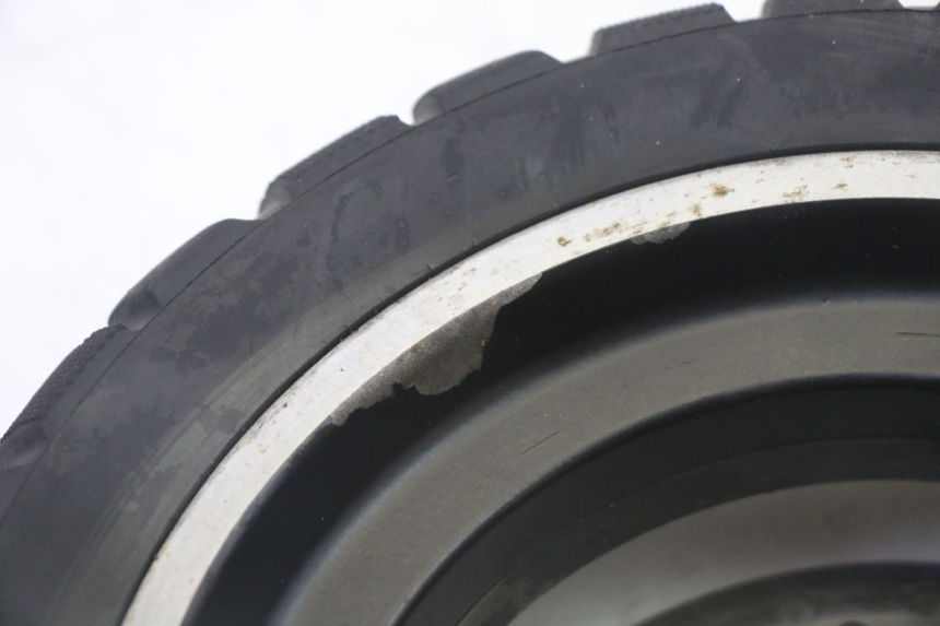 photo de FRONT RIM AND TIRE HITWAY H5 1 - Surface and material condition