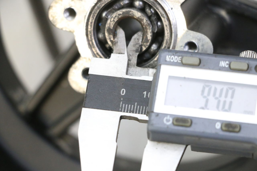 photo de FRONT RIM AND TIRE HITWAY H5 1 - Zoom on usage condition