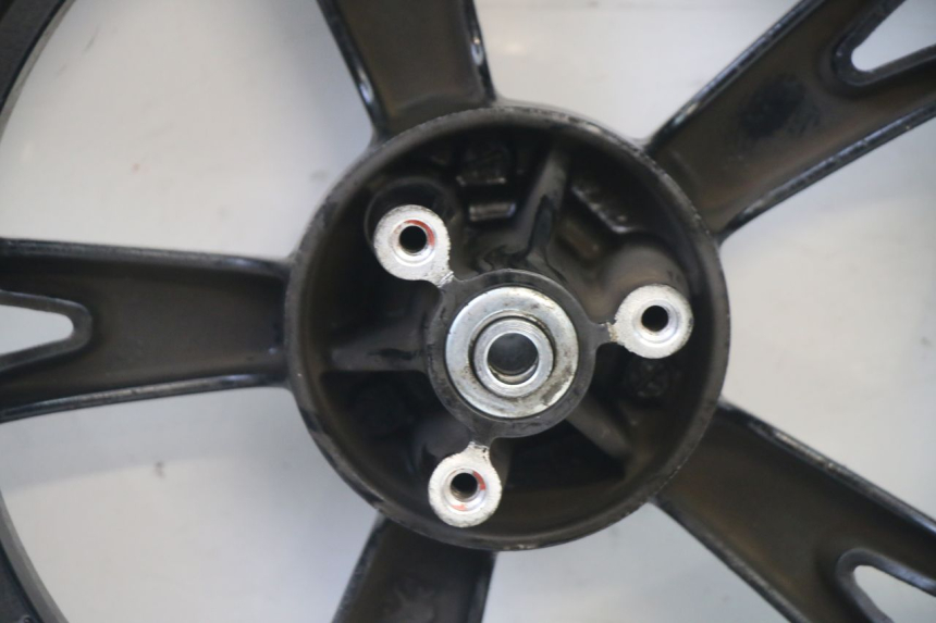 photo de FRONT RIM AND TIRE PEUGEOT KISBEE 4T 50 (2018 - 2022) - Additional view of the item