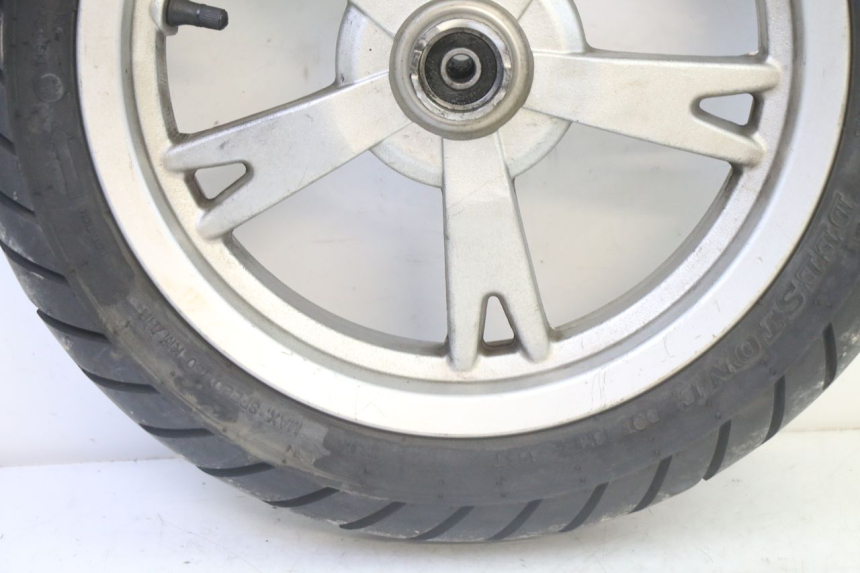 photo de FRONT RIM AND TIRE PEUGEOT KISBEE 4T 50 (2018 - 2022) - Zoom on usage condition
