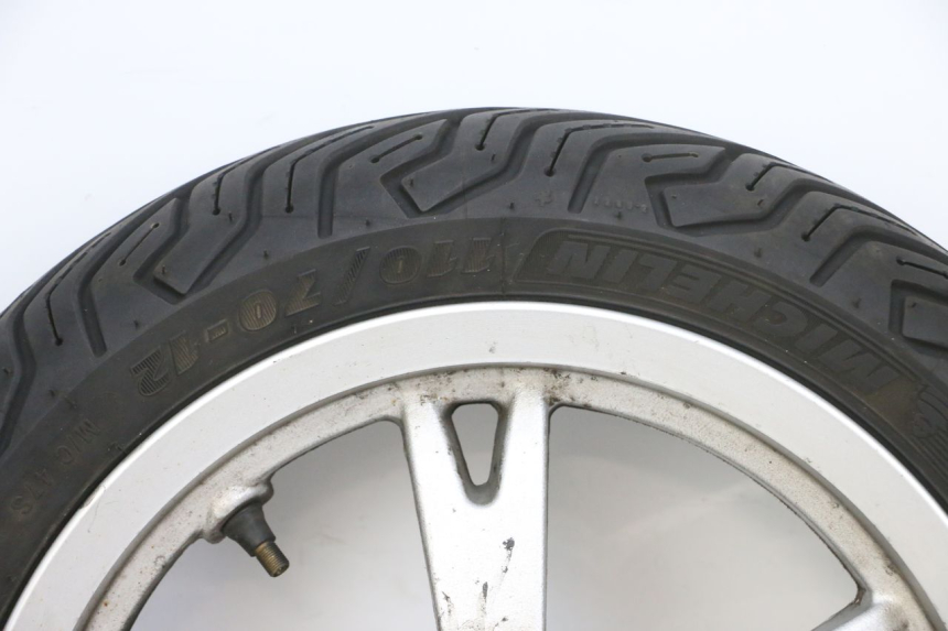 photo de FRONT RIM AND TIRE PEUGEOT KISBEE 4T 50 (2010 - 2017) - Detailed visual inspection