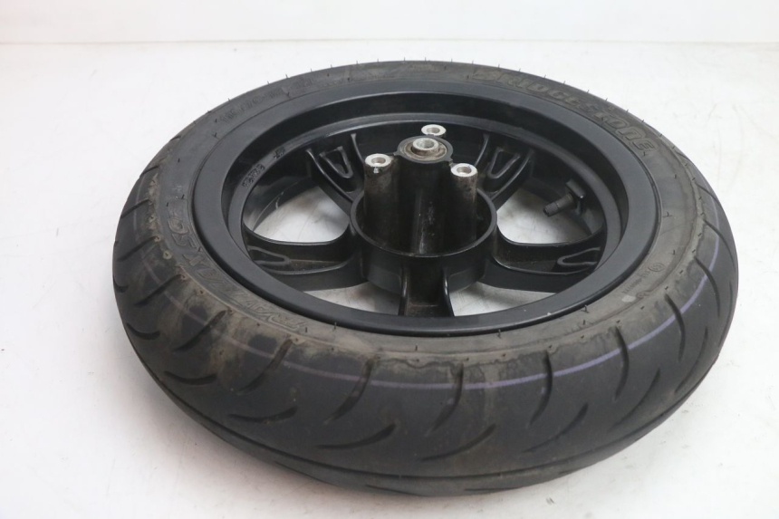 photo de FRONT RIM AND TIRE PEUGEOT KISBEE 4T 50 (2018 - 2022) - Additional view of the item
