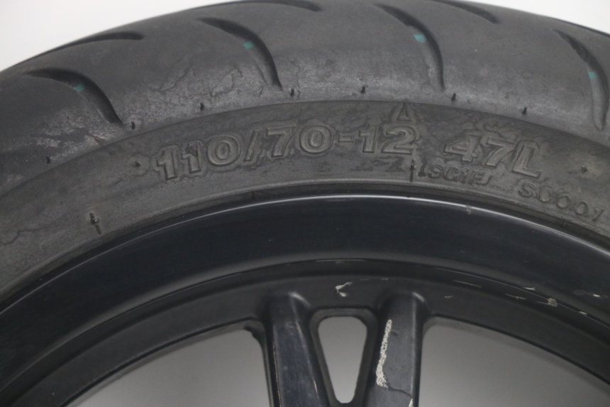 photo de FRONT RIM AND TIRE PEUGEOT KISBEE 4T 50 (2018 - 2022) - High-resolution close-up