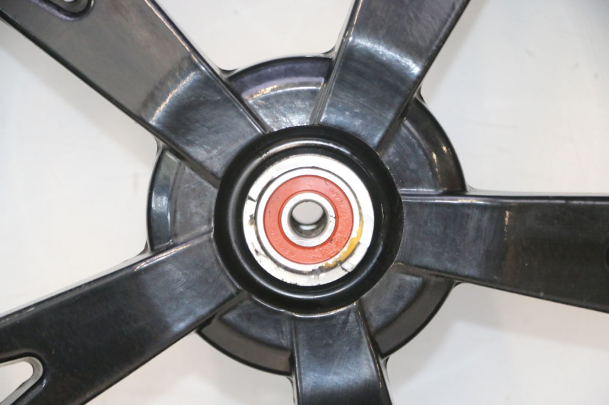 photo de FRONT RIM AND TIRE PEUGEOT KISBEE 4T 50 (2023 - 2026) - Alternative angle